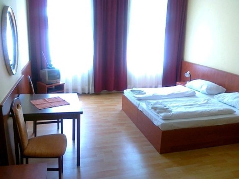 Hotel In Hernals 2*