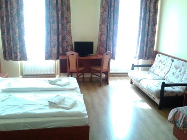 Hotel In Hernals 2*